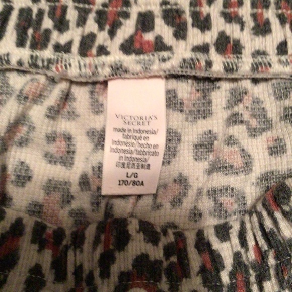 Womens Victoria’s Secret Leopard Print Shorts - Picture 4 of 7